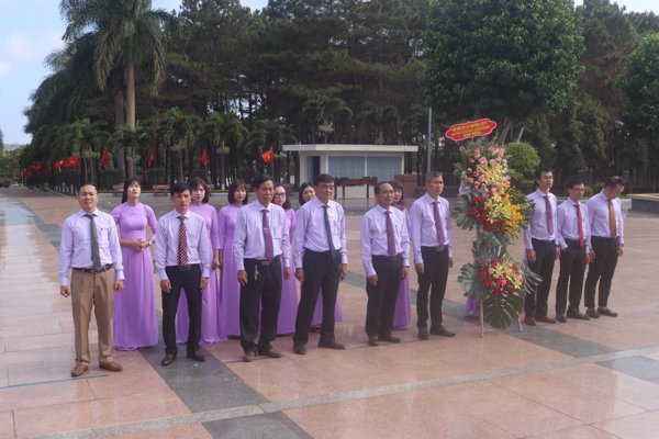 Lễ viếng Nghĩa trang liệt sỹ tỉnh Đắk Lắk nhân dịp tết Nguyên đán Giáp Thìn năm 2024.